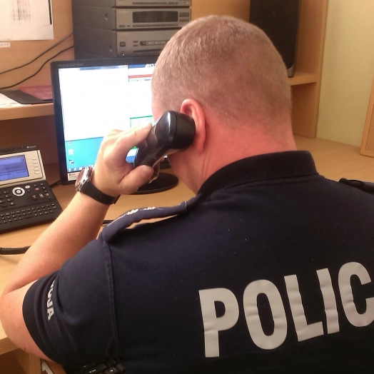 Policja po raz kolejny ostrzega przed oszustami podającymi się za pracowników banku.